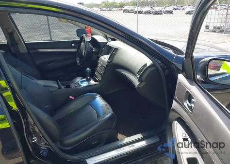 2015 Infiniti Q40 из США, поврежденный, VIN JN1CV6AP7FM502411